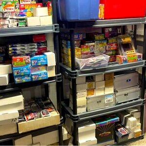 Mint BASKETBALL FOOTBALL BASEBALL CARDS VINTAGE Sports Cards Storage Estate F…